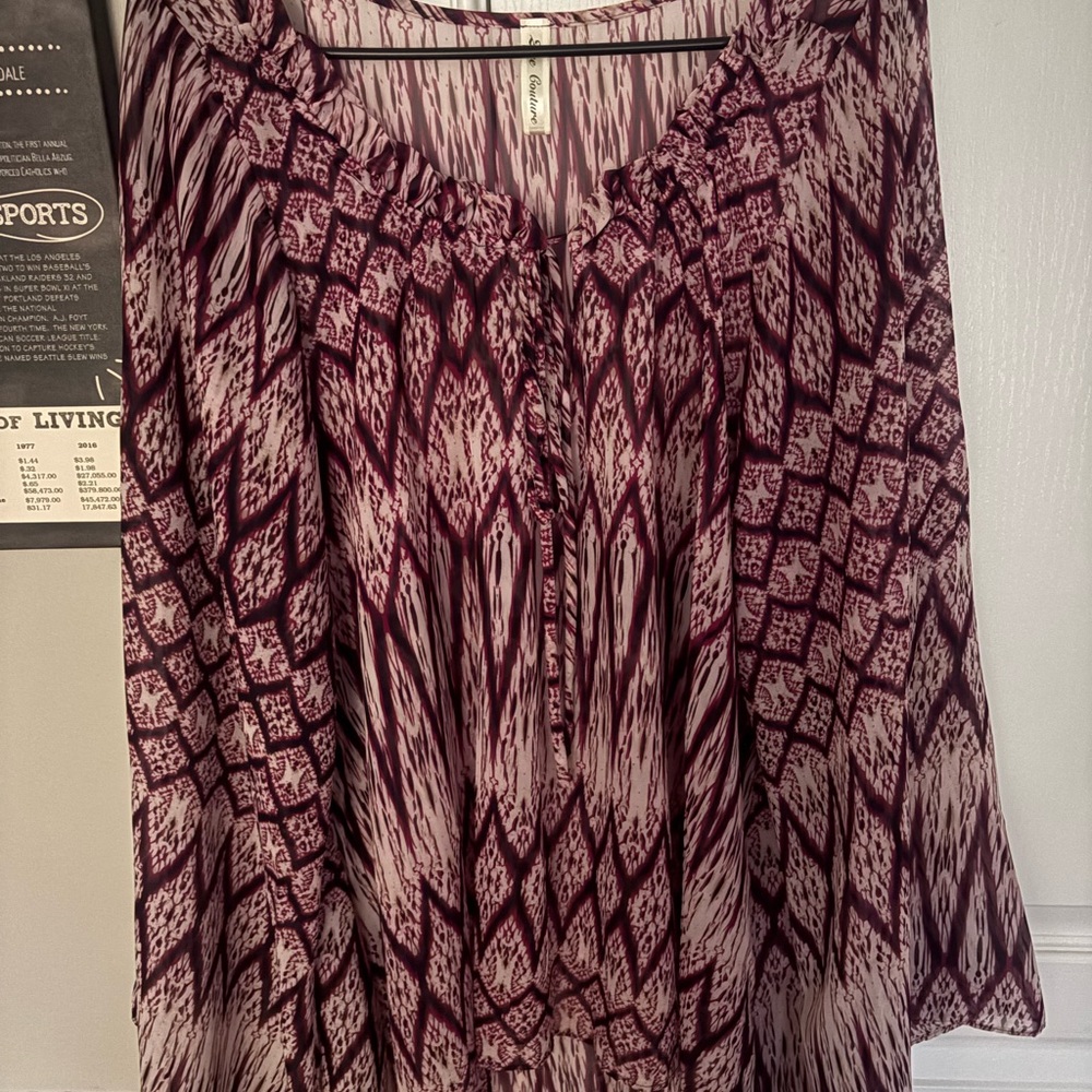 2tee Couture Burgundy Patterned Blouse